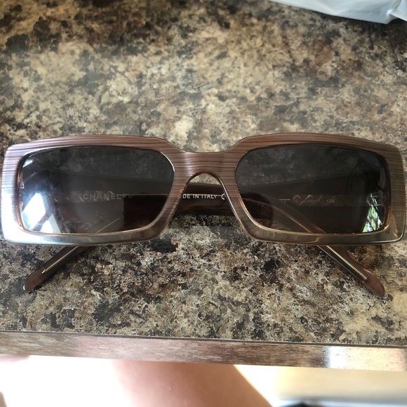 Vintage 90s Chanel sunglasses trendy - Picture 5 of 5
